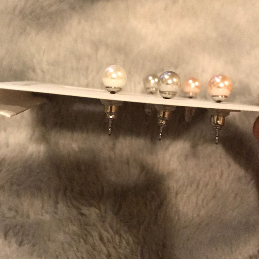 Ball Earring Set - Picture 4 of 5